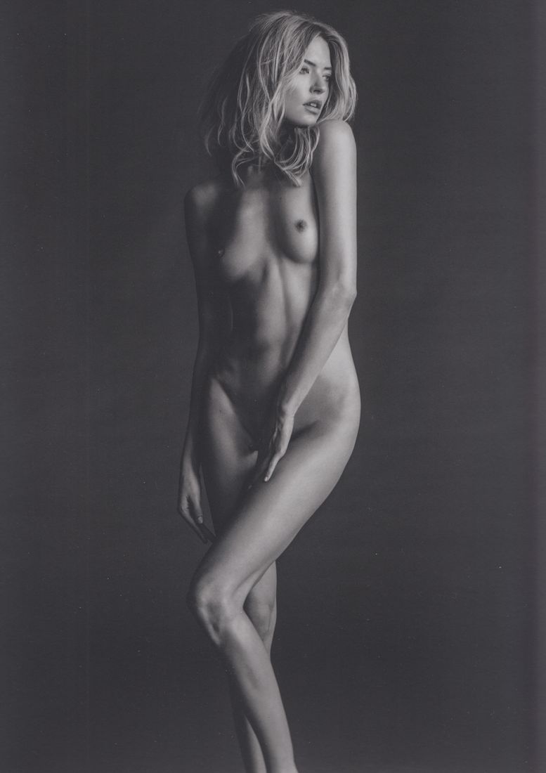 Martha Hunt Naked (11 Photos) .